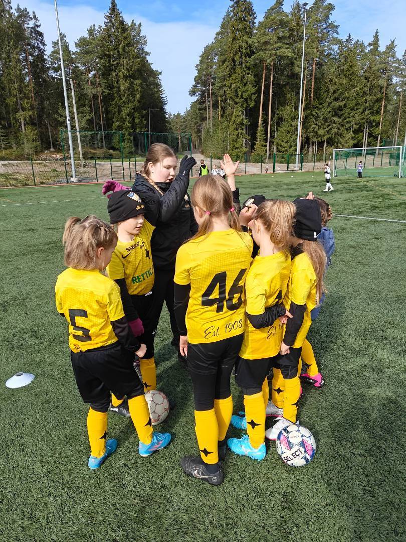 2017-2018 tytöt! Tervetuloa kokeilemaan jalkapalloa! Testa på fotboll 2017-2018 födda flickor!