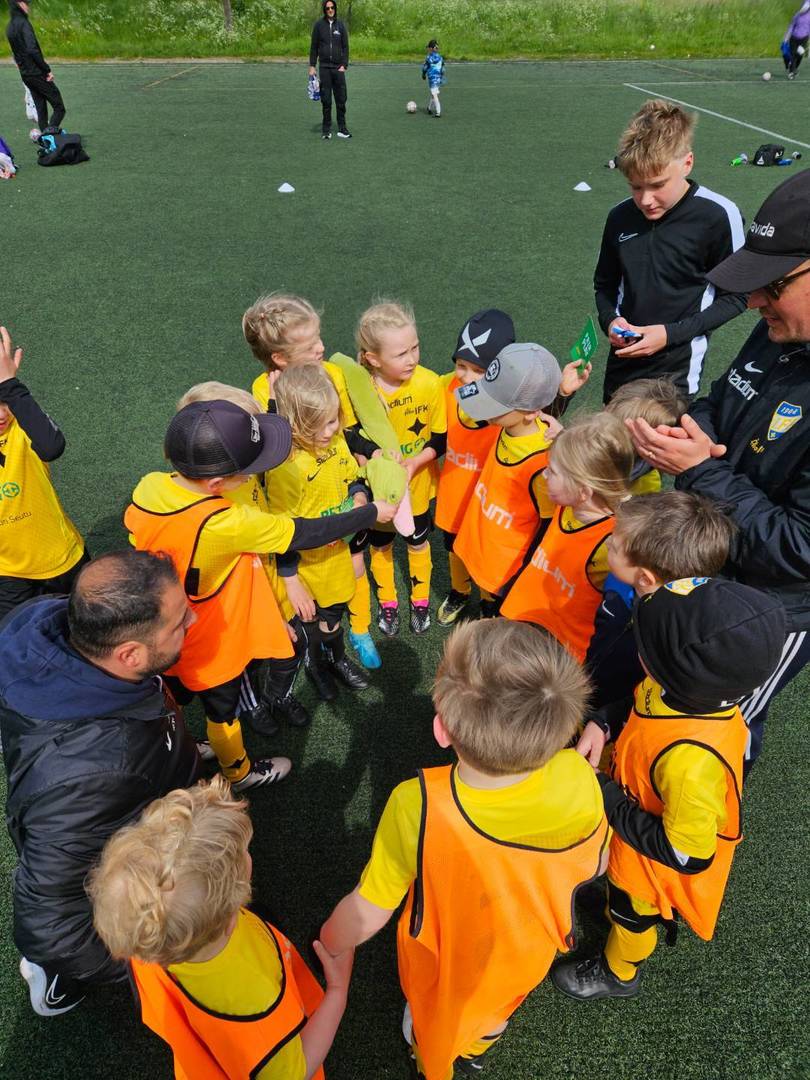 Tule mukaan P/T7 jalkapallojoukkueeseen! / Kom med i P/F7 fotbollslaget!