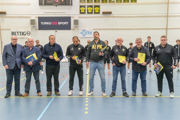 Suomen Käsipalloliitto palkitsi ÅIFK:n seuratoimijoita