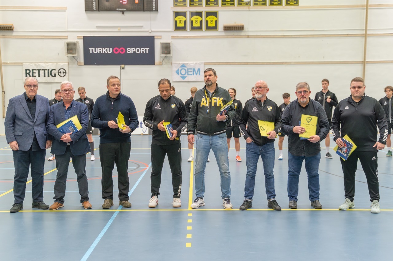Suomen Käsipalloliitto palkitsi ÅIFK:n seuratoimijoita