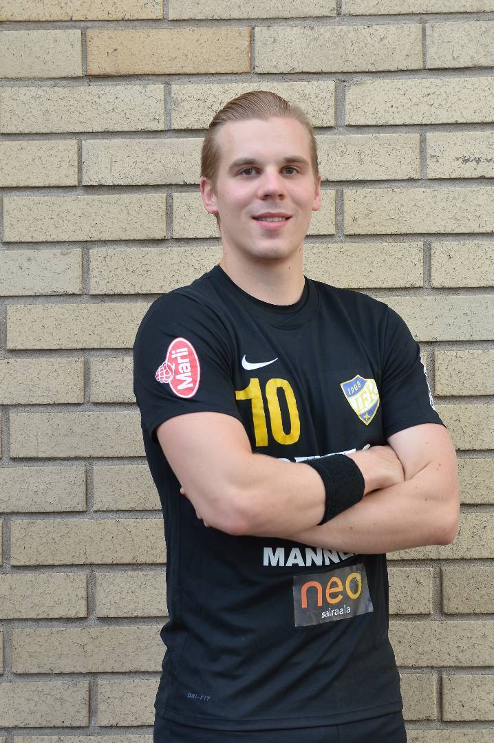 Väkivahva viivapelaaja Oscar Berglund on ÅIFK:n mies myös ensi kaudella