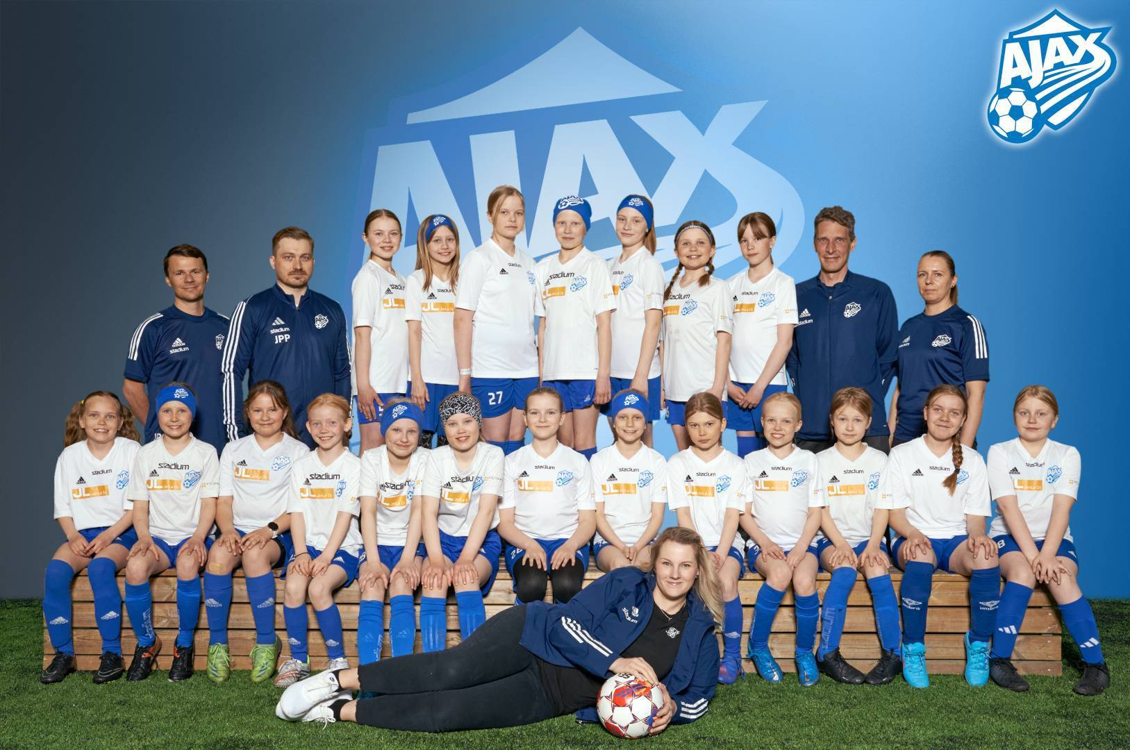 Tervetuloa mukaan Ajaxin -13 syntyneiden tyttöjen joukkueeseen!