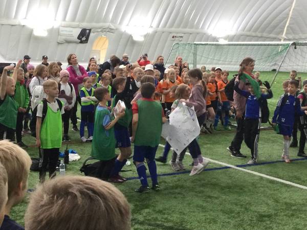 Kempeleen kolmasluokkalaisten jalkapallomestaruus ratkottiin Ojan Rauta Areenalla