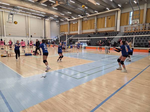 D-ryhmän hiihtoloman aloitus Karkkilan D/C-tsemppiturnauksessa