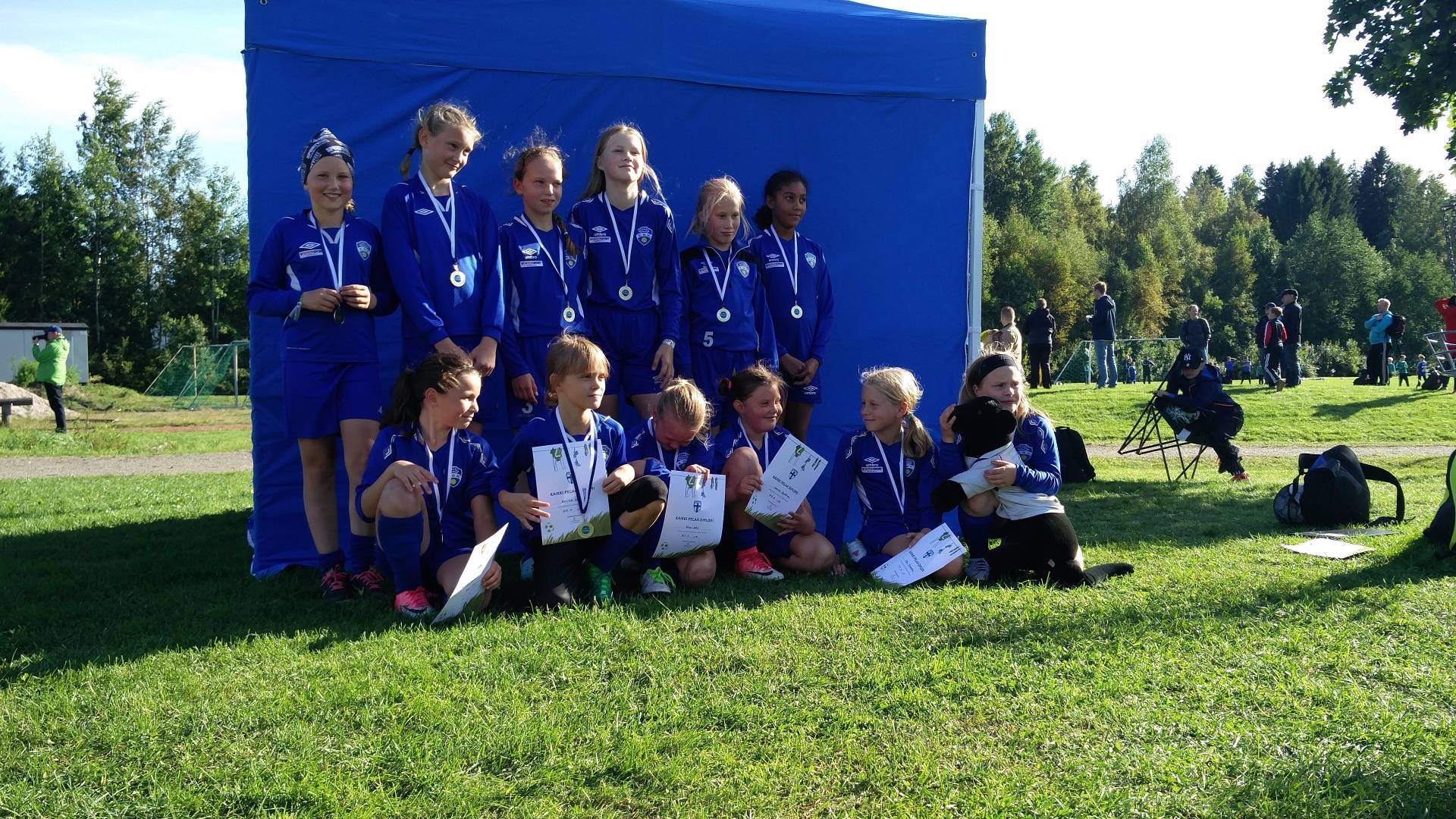 EBK T06-07 etsii lisää 2006 ja 2007 syntyneitä tyttöjä harrastamaan jalkapalloa hyvässä seurassa.