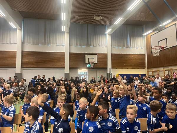 ​Futiskauden 2024-2025 juhlaa seuran päättäjäisissä 