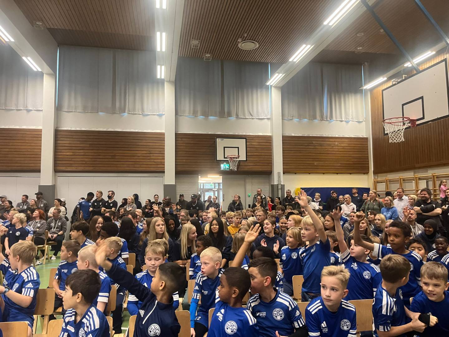 Futiskauden 2024-2025 juhlaa seuran päättäjäisissä