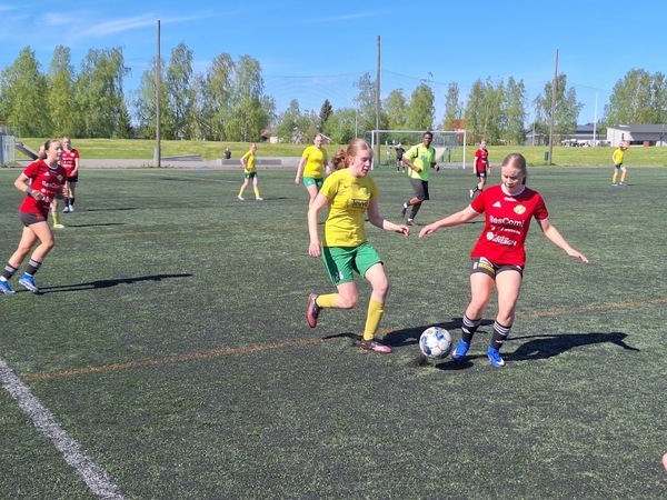 Pisteet pysyivät Raahessa. FC Raahe - HauPa 9-1.
