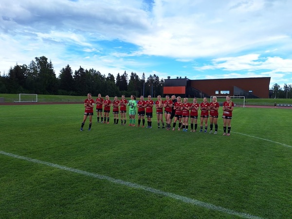 Raahen Seutu: FC Raahen nai­sil­la ja mie­hil­lä on­nis­tu­nut al­ku­kau­si