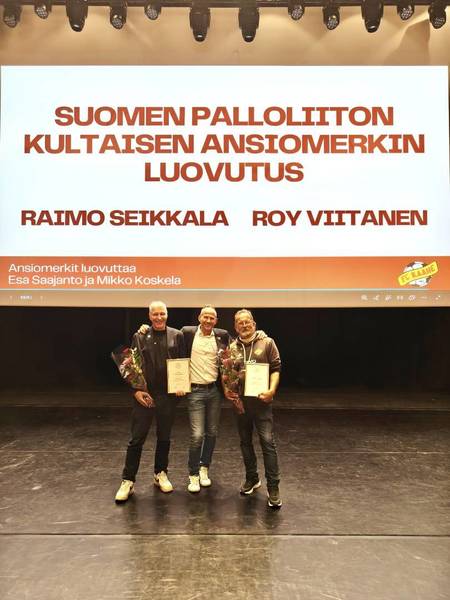 FC Raahen historian ensimmäiset kultaiset ansiomerkit Seikkalalle ja Viitaselle