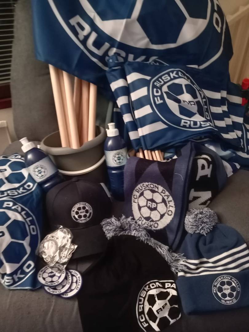 Myynnissä fanituotteita!