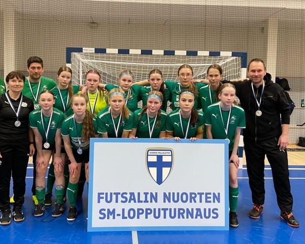FC Siilin Ysitytöt hopealle T15 futsalin SM-turnauksessa Tampereelle