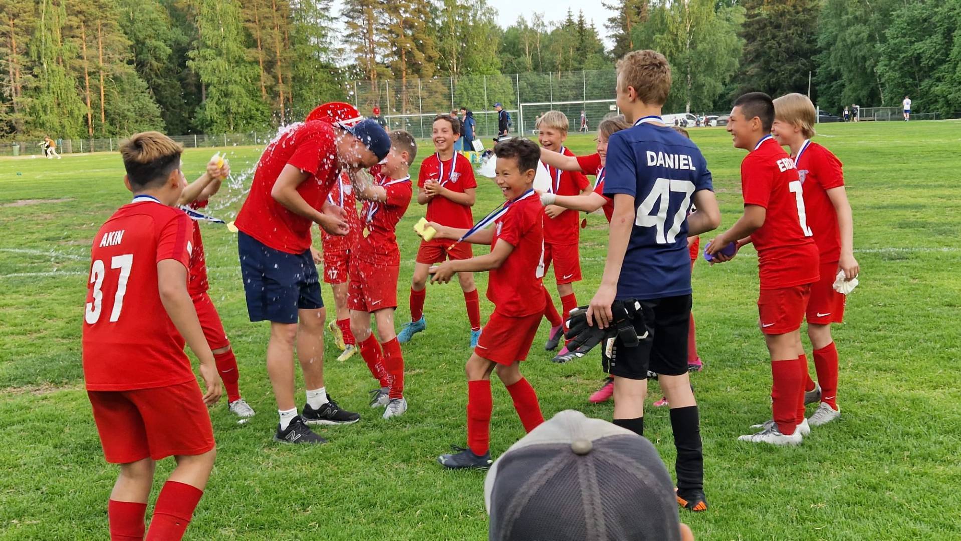 FC Viikingit P11 Punainen Lohja Cupin voittoon!