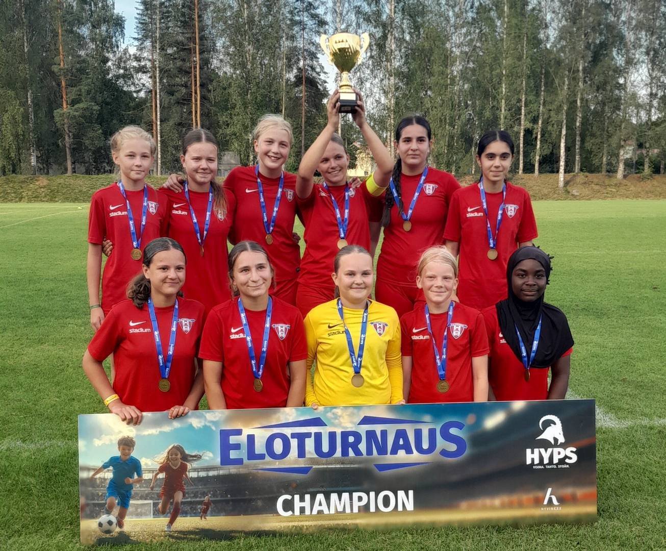 T12/13 -joukkue sarjavoittoon Hyvinkään Eloturnauksessa