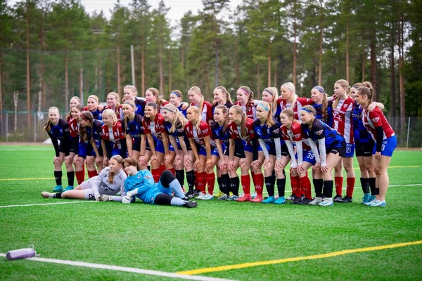 T18 Kakkonen starttasi, Ykkösessä derby