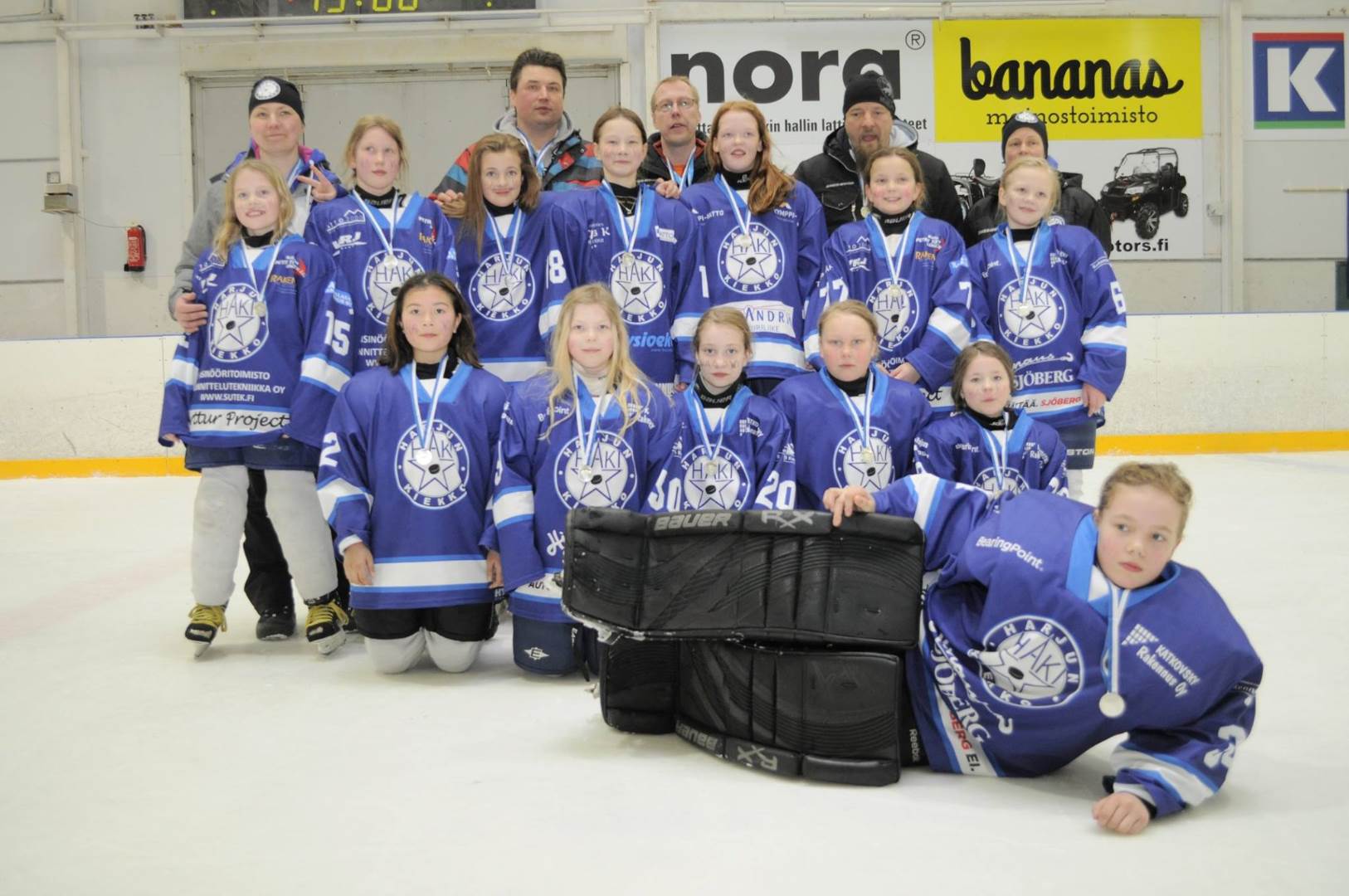 E-tytöt Mini Aurora Cupissa hopealle