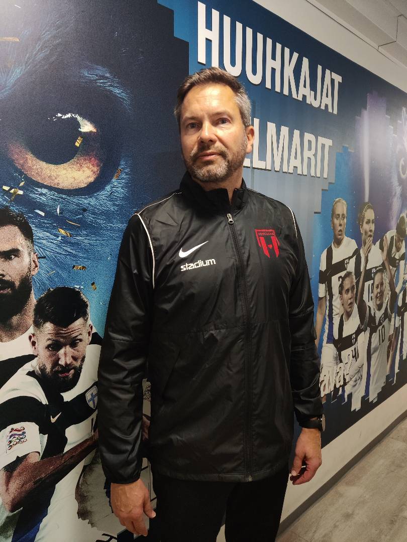 Ajaxin valmennuspäällikkö Mikko Väänänen P14:n valmentajaksi