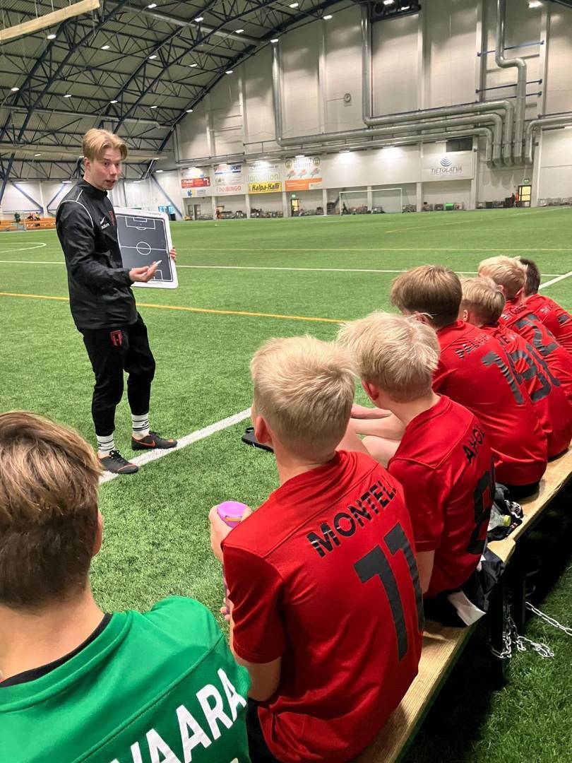 Valmentajaesittely - Lauri Auno