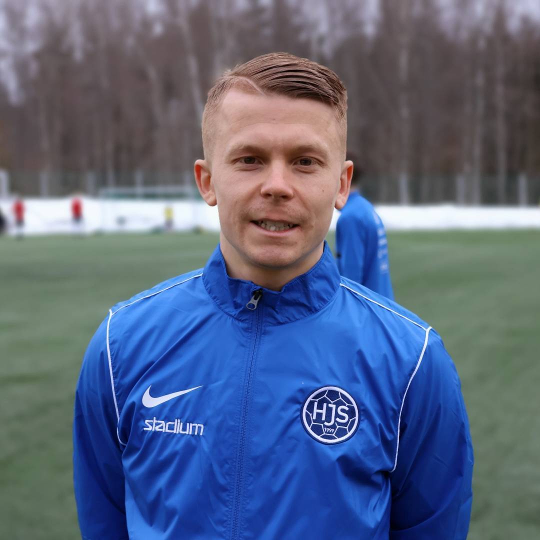 Johtajuutta, taitoa ja juonikkuutta ‒ Aleksi Ikonen HJS:n paitaan