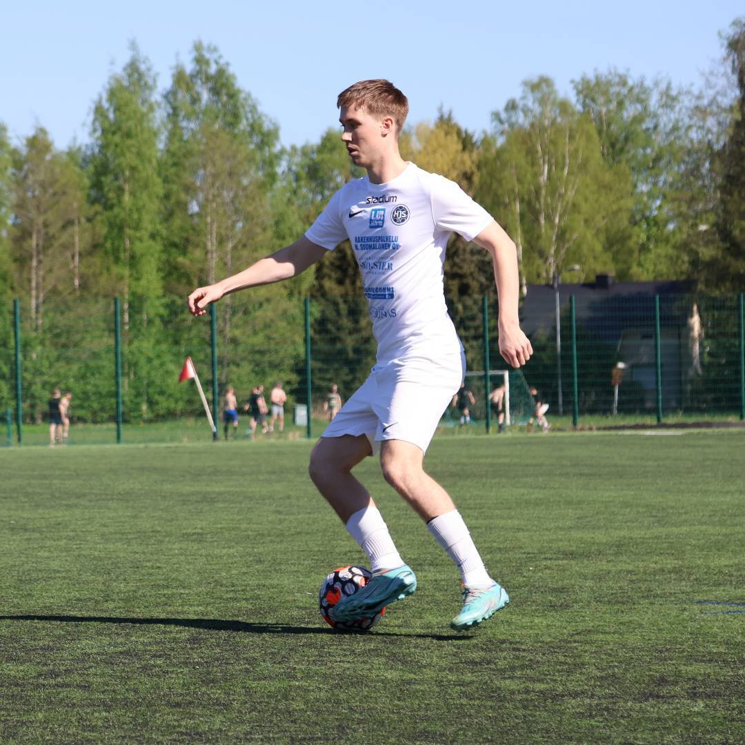 Lauri Kesti jää Suomeen ja HJS:ään - Matias Junna lainalle Hakaan ja Matias Jokinen siirtyy Patoon