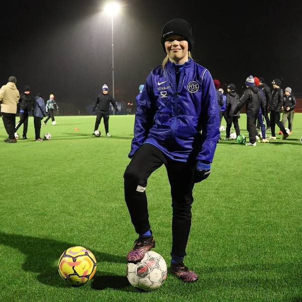 Jalkapallo on kiva harrastus ‒ ”Pelikaverit ovat ystävällisiä ja hauskoja”