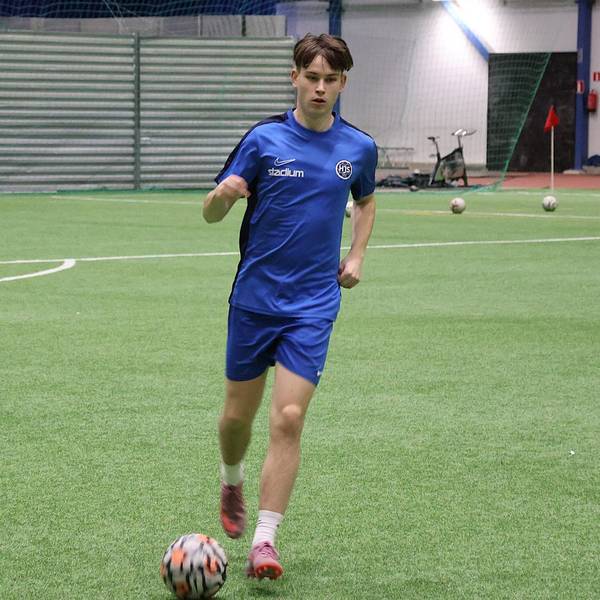 Keskikenttäpelaaja Joel Ahola HJS-paitaan ‒ ”Kaikesta näkee, että hän on halukas oppimaan”