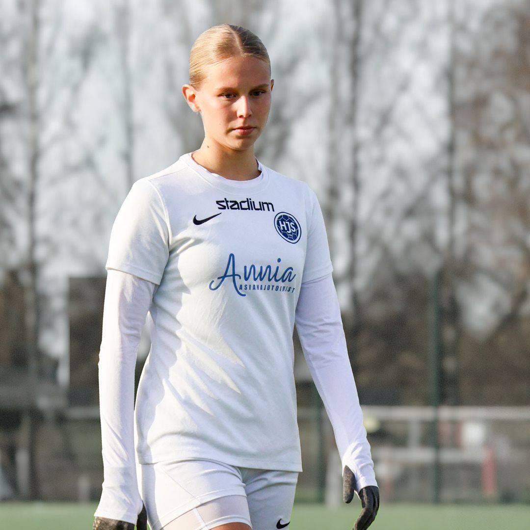 Aino Kimonen jatkaa HJS-paidassa ‒ ”Peruskallio alakerrassa”