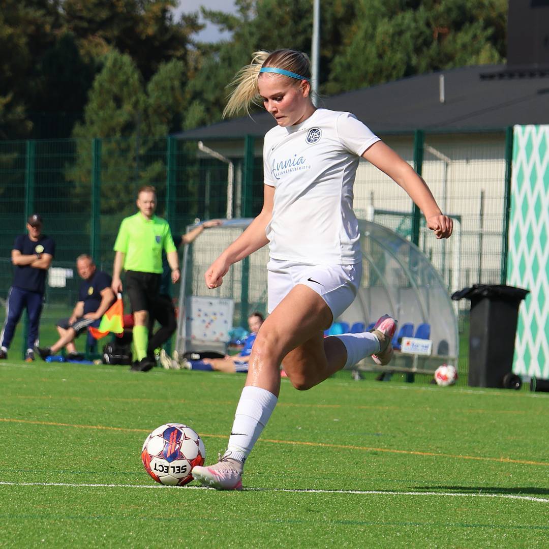 Pelipaikkansa viime kaudella vakiinnuttanut Selja Peltomaa jatkaa ‒ ”Sydän sykkii joukkueelle”