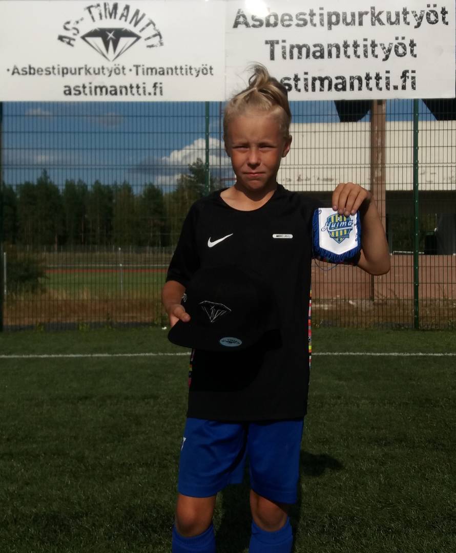 Huima Juniorijalkapallo - Heinäkuun Timantti-pelaaja Lucas Kärkkäinen P10  joukkueesta
