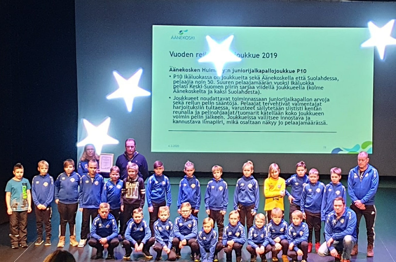 Juniorijalkapallon P10 joukkueille Reilun pelin joukkue tunnustus palkintogaalassa
