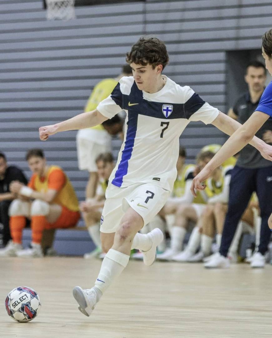 Jere Mara poikien U19 futsalmaajoukkueen turnausleirille Unkariin