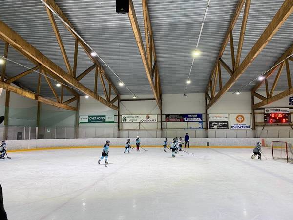 Vääksyn jäähalli käyttökieltoon