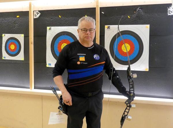 Jarmo Finnilä jousiammunnan Varkauden halli SM-kisoissa