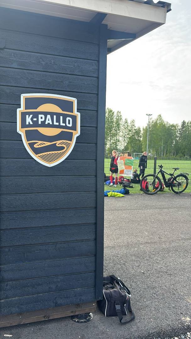Leader -hankkeen avulla seuralle uusi kioski ja välineitä