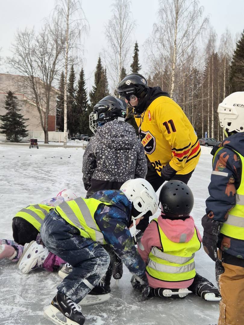 ​Juniori-KalPa liikuttaa lapsia ja nuoria laajasti myös seuratoiminnan ulkopuolella