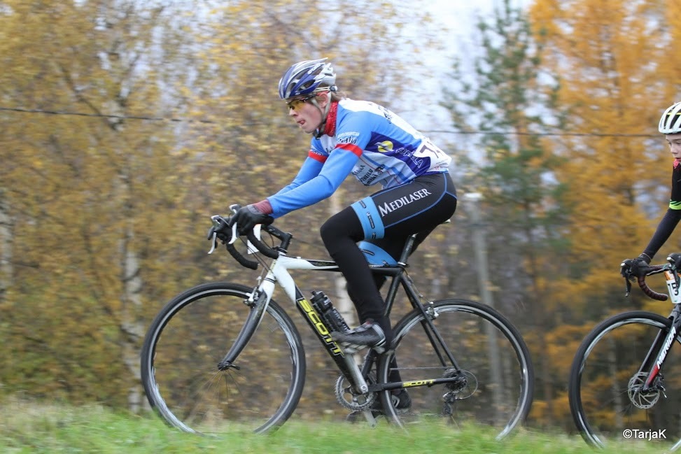 Sampo Lahdesta cyclocrossin Suomen mestari, Emma Lahti hopealle Oulussa