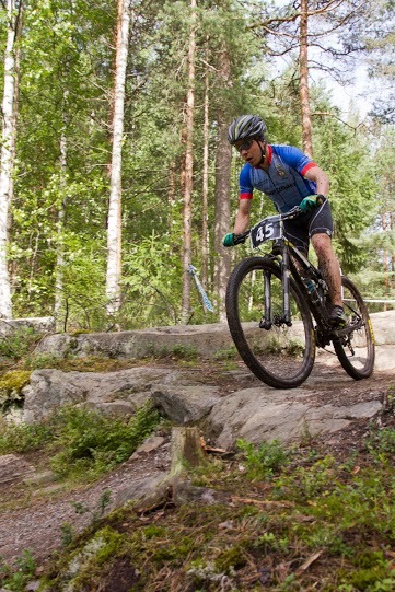 Jaakko Suomu kiertää maastopyöräilykisoja ympäri Suomen