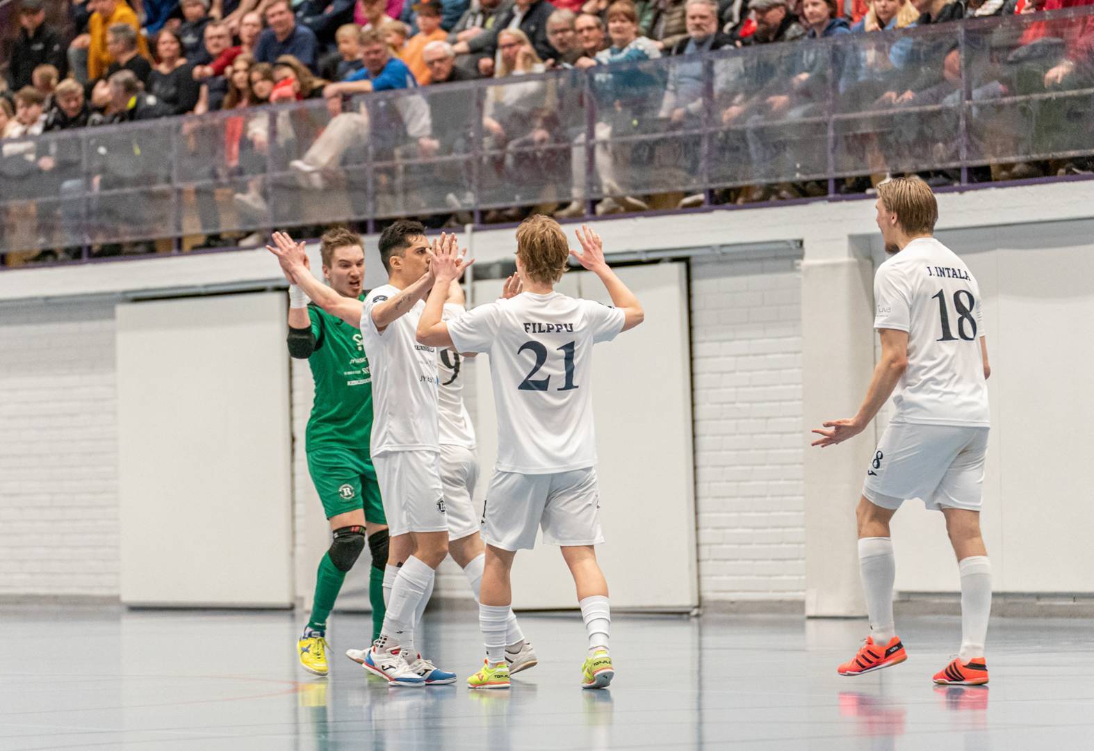 ENNAKKO: KaDyn miehet kohti “pohjoisen tuplaa”, lauantaina vastassa FC Kemin kansainvälinen tähdistö