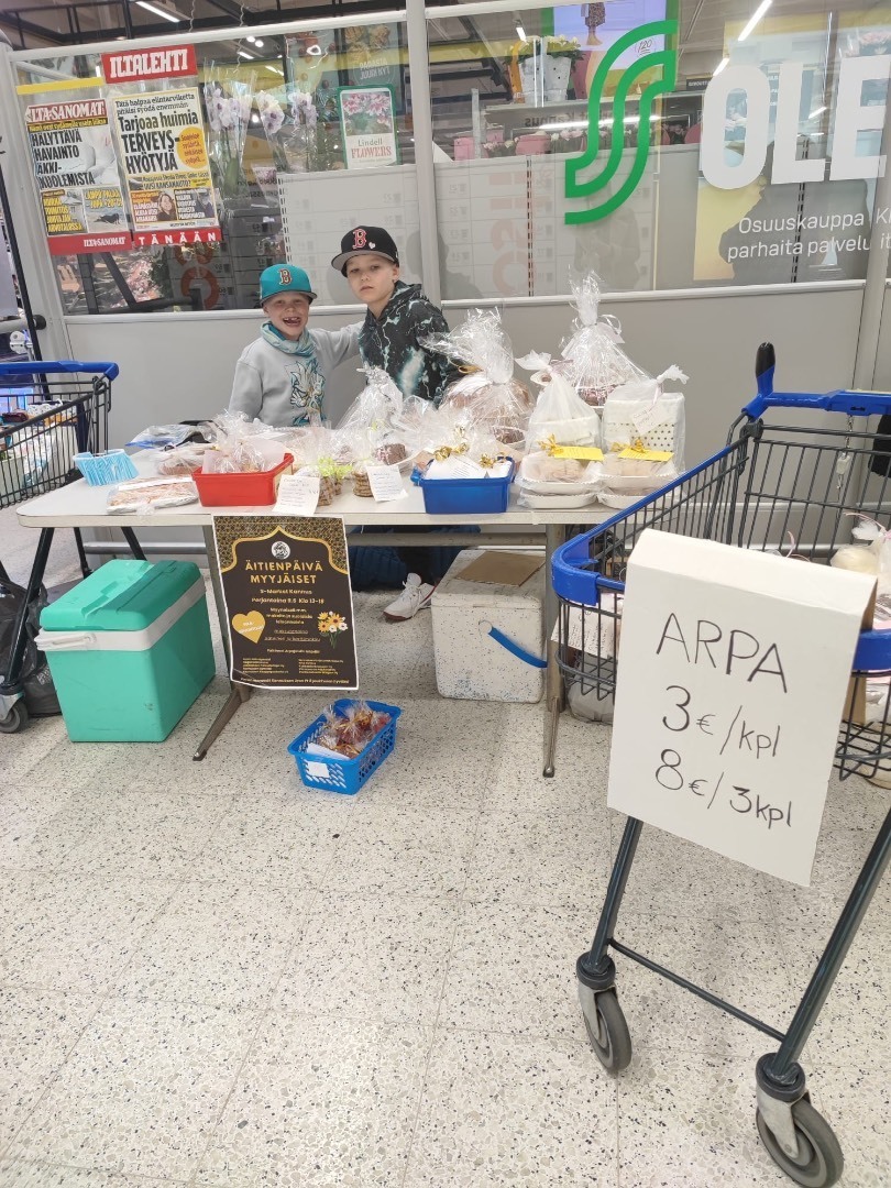 Keräsimme varoja Äitienpäivämyyjäisillä