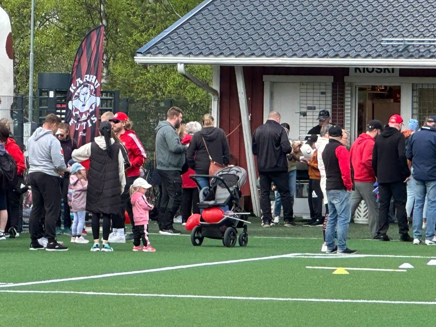  Itä Porin uusi tekonurmi avattiin sunnuntaina – ja väkeä riitti!