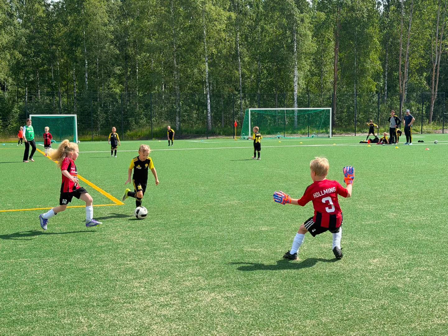 Aurinkoa, maaleja, iloa ja ukonilma - Nalle Cup 2026