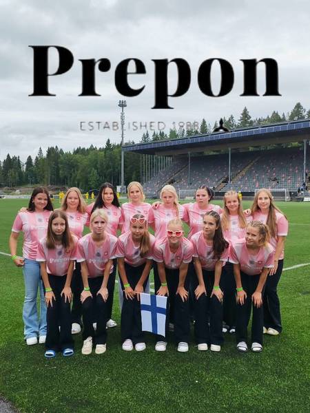 T15-16 tyttöjen kesä huipentui Umeå Fotbollsfestivaleilla! 