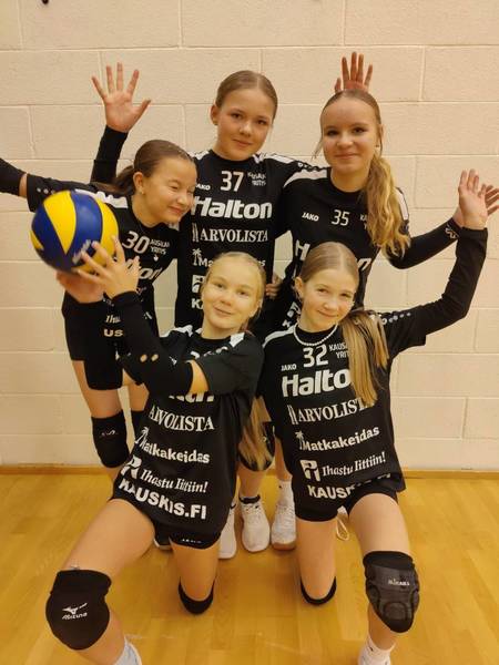 U13-joukkueet kotihallissa ja Hollolassa