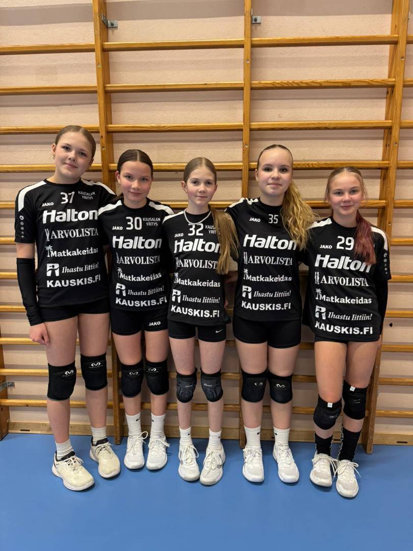 U13-tytöt Vantaalla ja Lopella