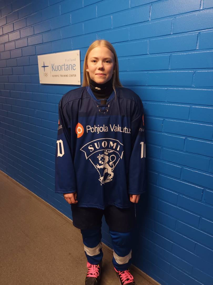 Kiilat Hockeyn naistähdet ja tyttökiekkoilu