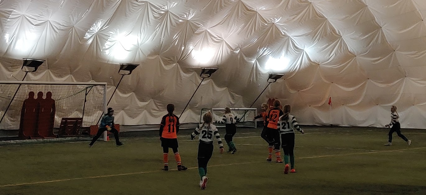 Sunnuntaina saatiin vieraaksi  Fc Wimman ja  Fc Siilin tytöt / E11
