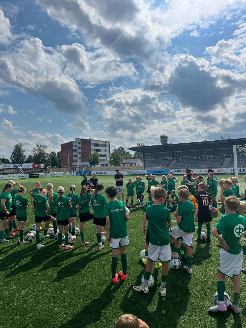 Harrasteryhmän jouluun asti kipparissa