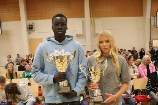 Linnea Pulkkinen ja Akonon Arope Vuoden juniorit