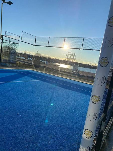 Naisten padel joukkueen yhteiset pelit torstaisin Meripuistossa