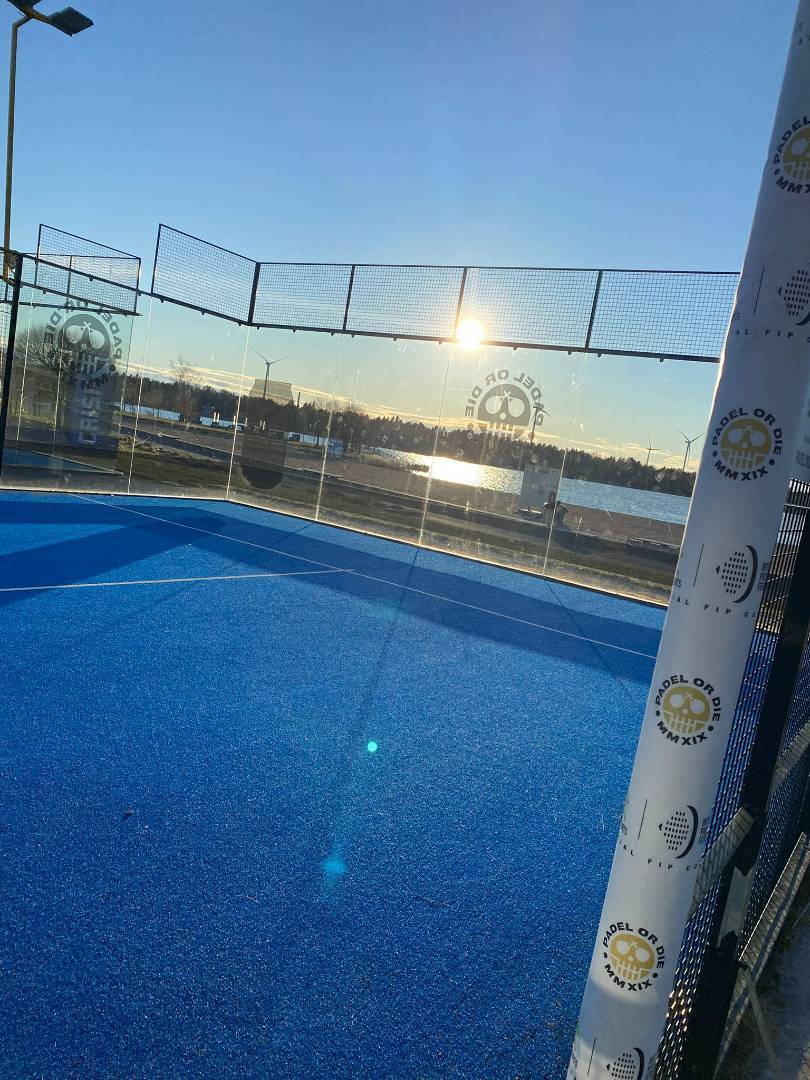 Naisten padel joukkueen yhteiset pelit torstaisin Meripuistossa